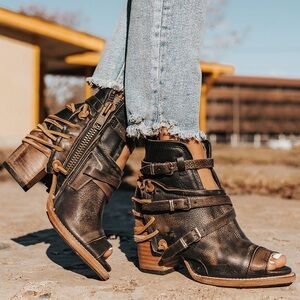 Freebird Carterr - referred to as black but definitely has a brown base